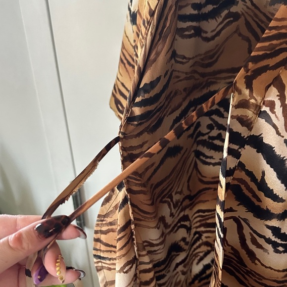 VICTORIA’S SECRET | Animal Print Robe Kimono - Picture 7 of 14